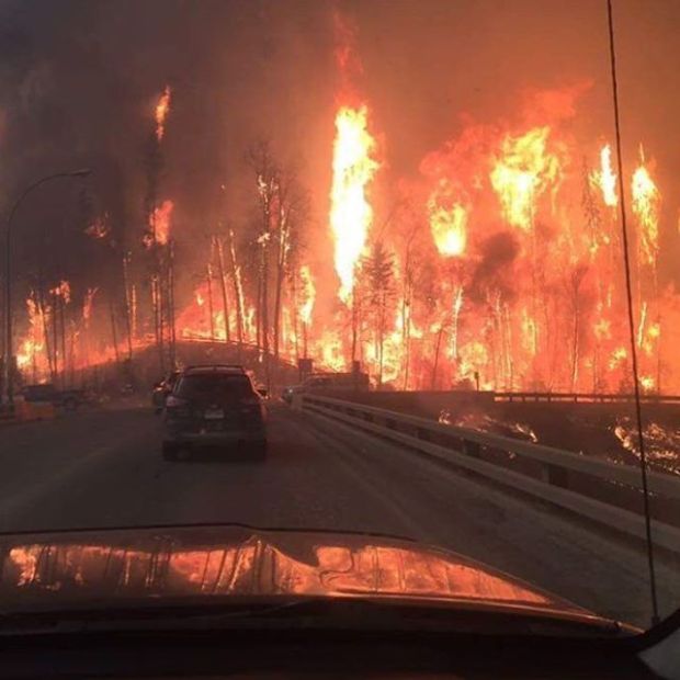 Wildfire Causes Fort McMurray To Be Evacuated (27 pics)