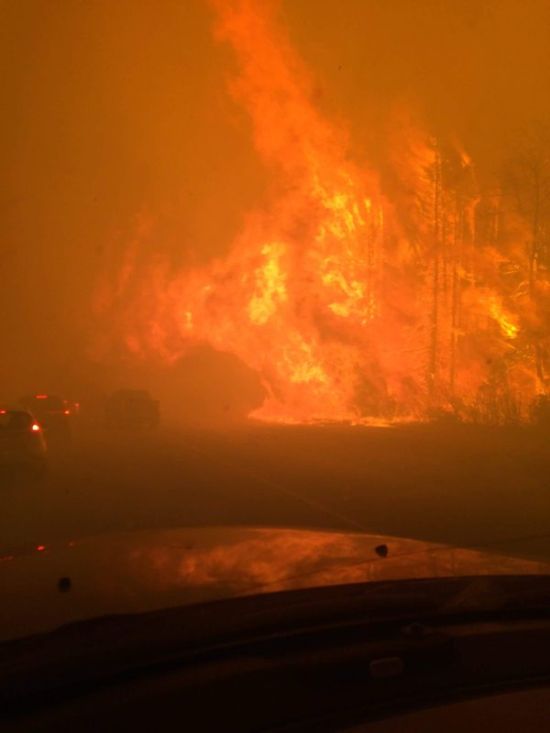 Wildfire Causes Fort McMurray To Be Evacuated (27 pics)