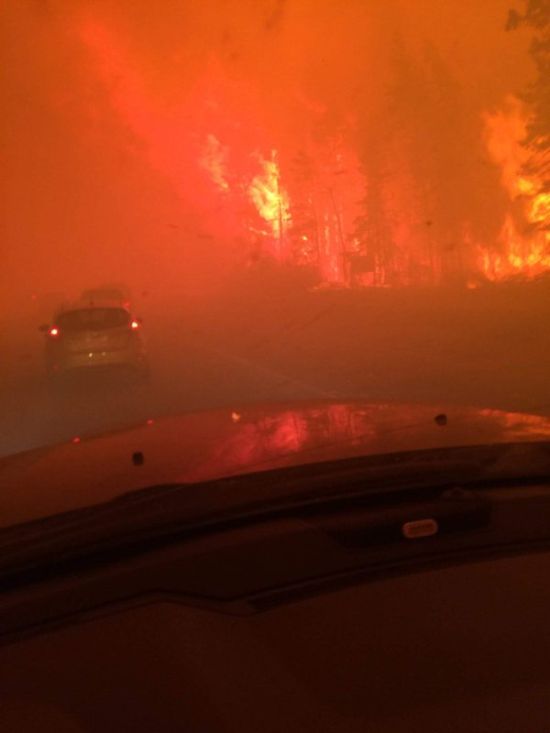 Wildfire Causes Fort McMurray To Be Evacuated (27 pics)