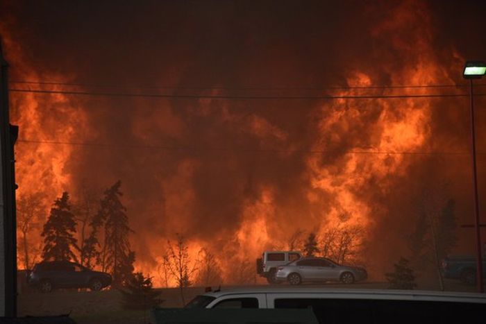 Wildfire Causes Fort McMurray To Be Evacuated (27 pics)