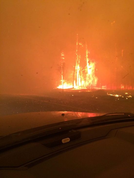 Wildfire Causes Fort McMurray To Be Evacuated (27 pics)