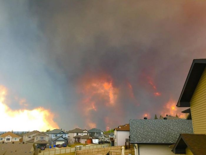 Wildfire Causes Fort McMurray To Be Evacuated (27 pics)