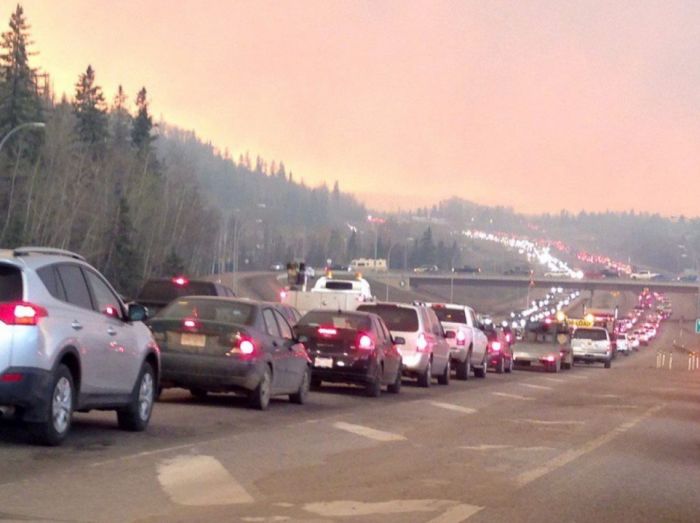 Wildfire Causes Fort McMurray To Be Evacuated (27 pics)