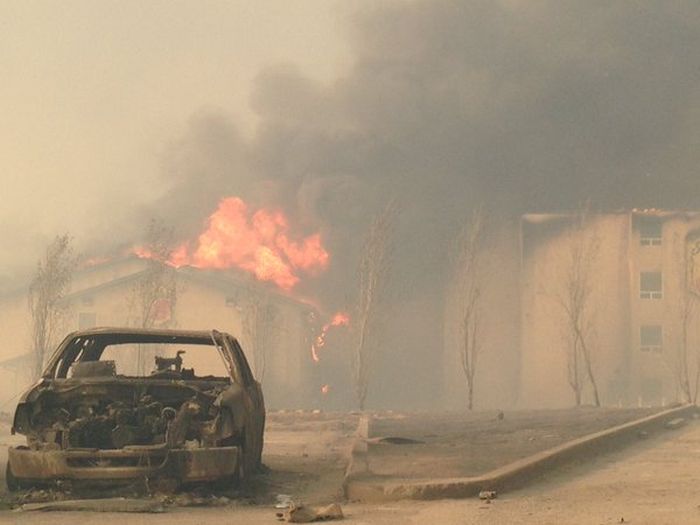 Wildfire Causes Fort McMurray To Be Evacuated (27 pics)