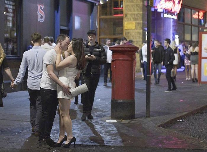 England Didn't Mess Around On May Day Weekend (25 pics)