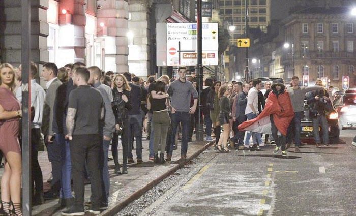 England Didn't Mess Around On May Day Weekend (25 pics)