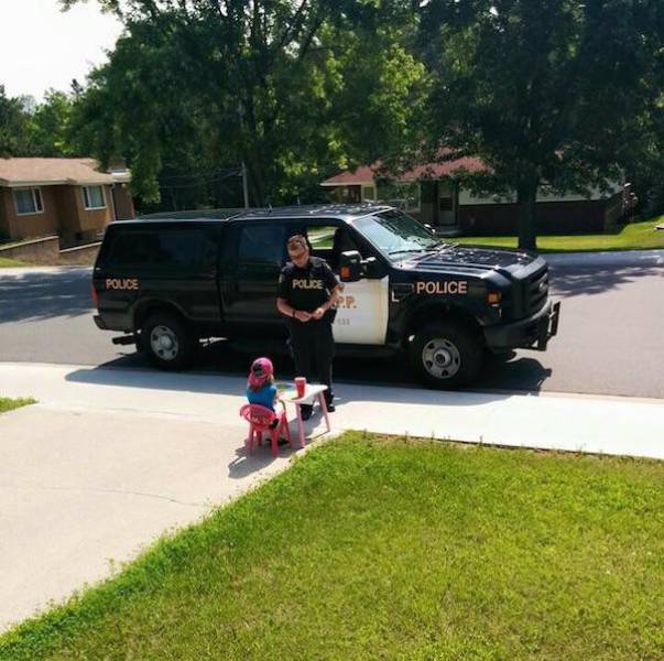 Photos That Prove Police Are Humans Just Like The Rest Of Us (45 pics)