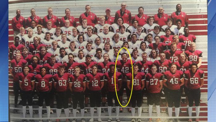 Student Pulls A Yearbook Photo Prank And Gets Charged With Indecent Exposure (3 pics)