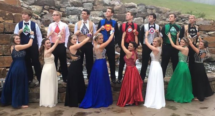 These Teens Revealed A Super Powered Surprise On Prom Night (4 pics)