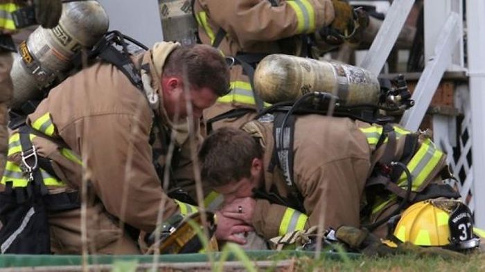 Australian Firefighters Risk Their Lives To Save Animals (30 pics)