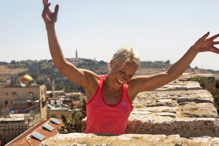American Walks Across A Tightrope At Jerusalem's Tower Of David (11 pics)