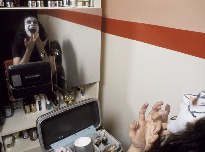 Backstage Photos Of Kiss Getting Ready To Take The Stage (16 pics)