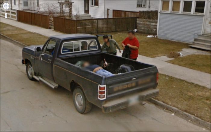 Strange Sights And Weird Moments That Were Caught On Google Street View (32 pics)