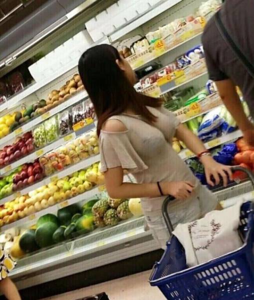 Hot Women Have To Go To The Grocery Store Just Like The Rest Of Us (45 pics)