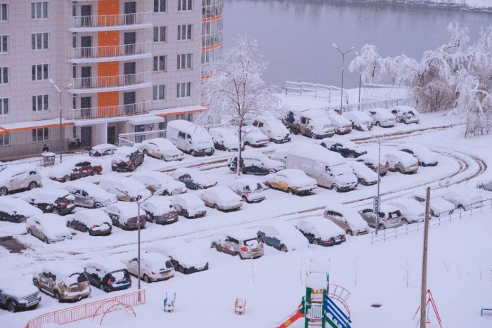 Russia Says Hello To Spring With Snow (17 pics)
