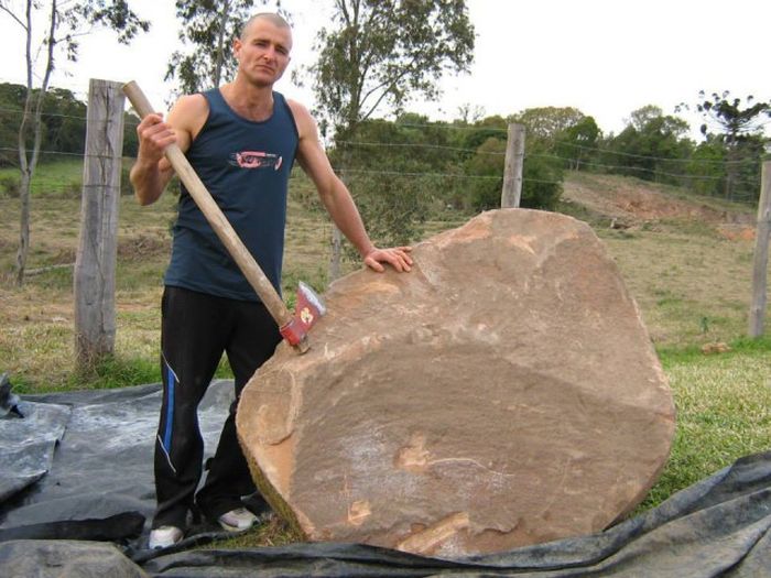 See How This Man Turned A Giant Rock Into An Impressive Sculpture (16 pics)