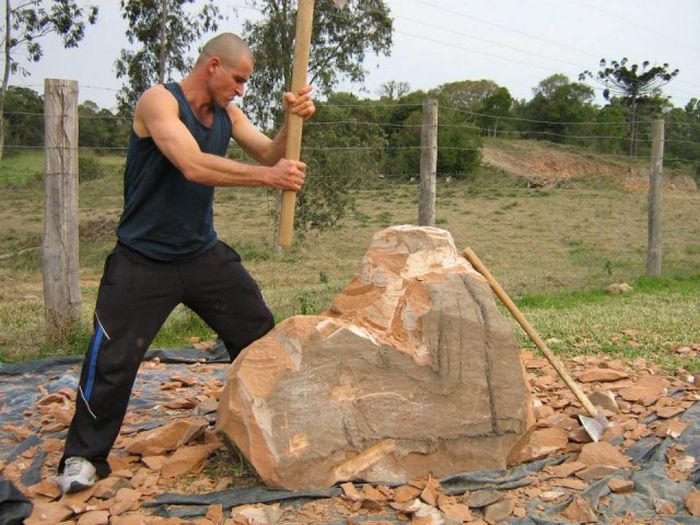 See How This Man Turned A Giant Rock Into An Impressive Sculpture (16 pics)