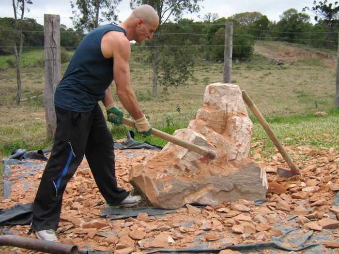 See How This Man Turned A Giant Rock Into An Impressive Sculpture (16 pics)