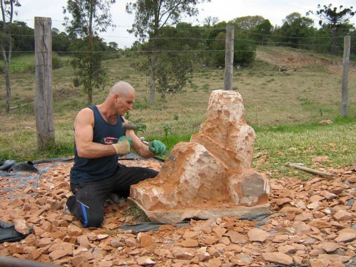 See How This Man Turned A Giant Rock Into An Impressive Sculpture (16 pics)