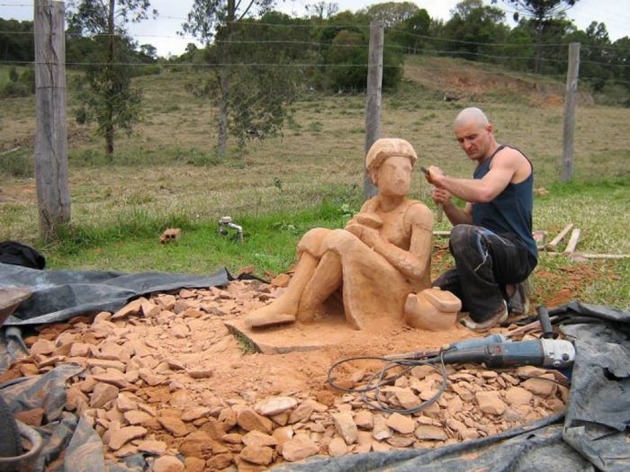 See How This Man Turned A Giant Rock Into An Impressive Sculpture (16 pics)