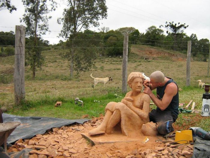 See How This Man Turned A Giant Rock Into An Impressive Sculpture (16 pics)