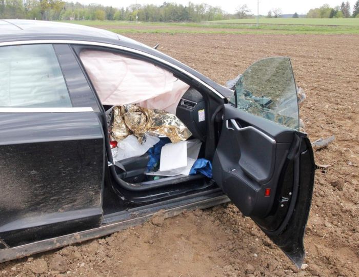 Tesla Model S Gets Destroyed On A Country Road (7 pics)