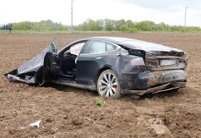 Tesla Model S Gets Destroyed On A Country Road (7 pics)