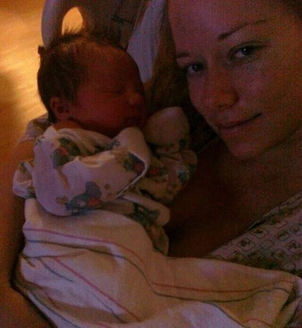 Former Playboy Model Shows Off Her Belly After Giving Birth To Two Babies (4 pics)