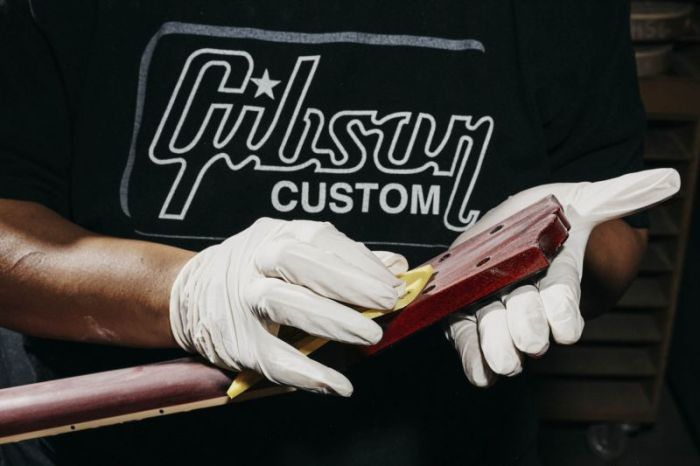 An Inside Look At How Gibson Les Pauls Are Made (12 pics)
