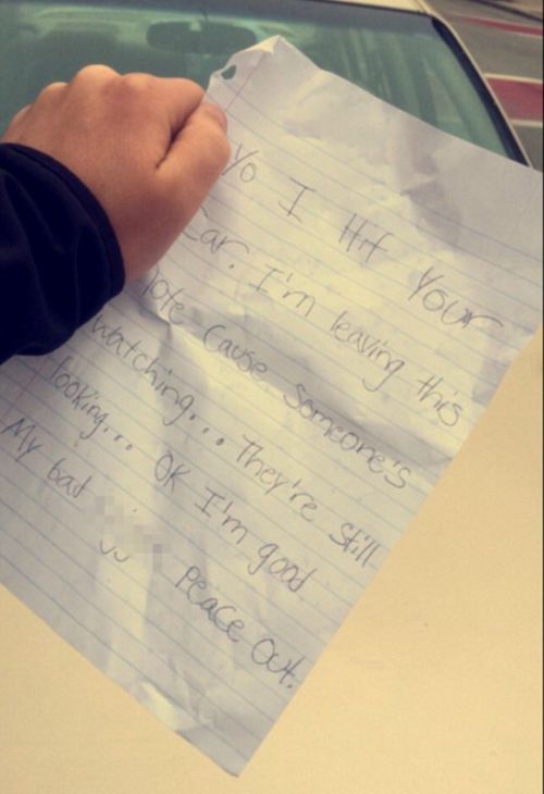 Motorist Leaves Unhelpful Note After Crashing Into A Car (2 pics)