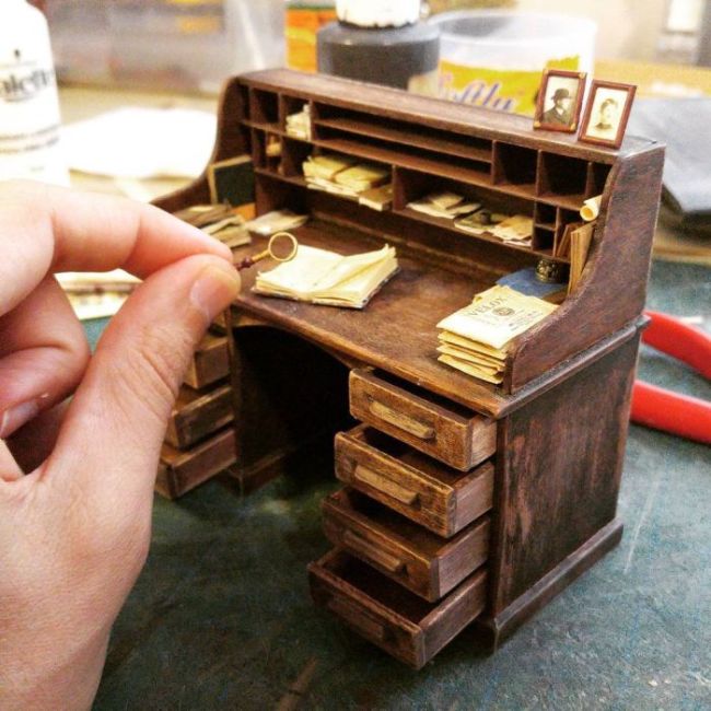 Man Builds Tiny Replica Of An Old Photo Studio (17 pics)
