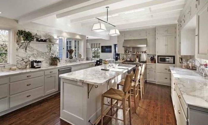 Miranda Kerr And Evan Spiegel Buy Huge Mansion In Brentwood, CA (14 pics)