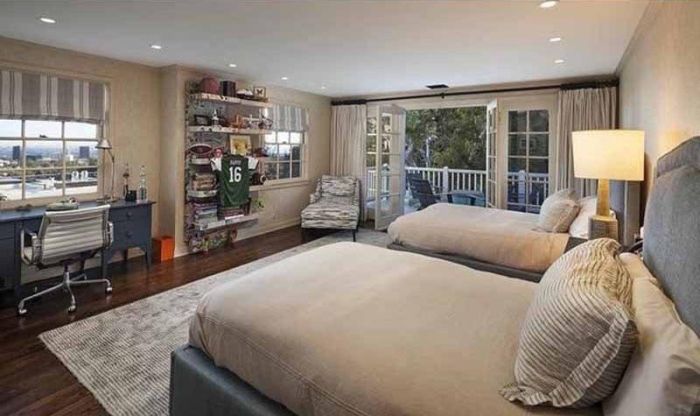 Miranda Kerr And Evan Spiegel Buy Huge Mansion In Brentwood, CA (14 pics)