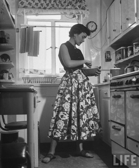 Black And White Photos By Nina Leen Show What Women Were Like In The