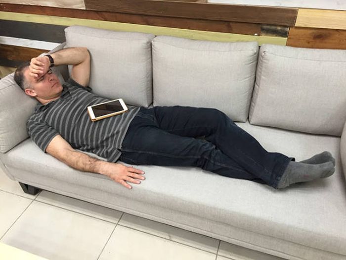 CEO Falls Asleep On The Couch And Wakes Up To Find Out He's A Meme (23 pics)