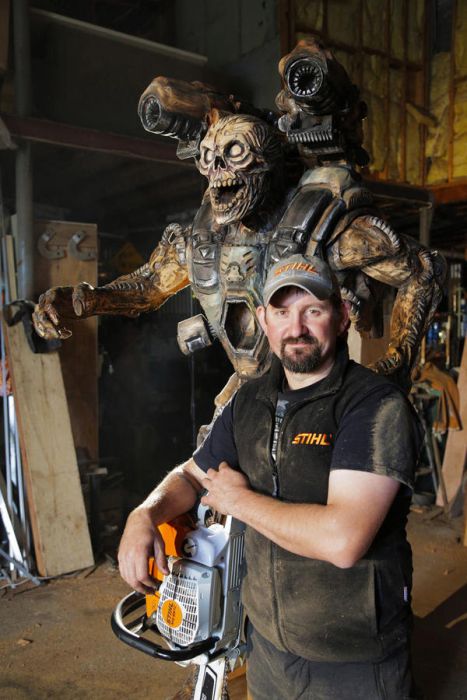Man Uses Chainsaw To Create Demon Sculpture Revenant From Doom (16 pics)