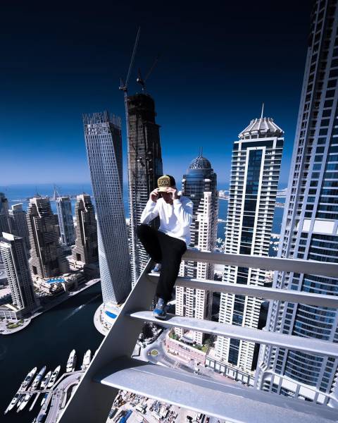 Daring Russian Man Takes Stunning Pictures From The Rooftops Of Skyscrapers (33 pics)