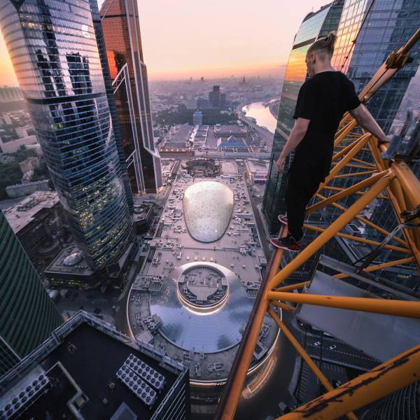 Daring Russian Man Takes Stunning Pictures From The Rooftops Of Skyscrapers (33 pics)