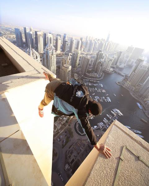 Daring Russian Man Takes Stunning Pictures From The Rooftops Of Skyscrapers (33 pics)