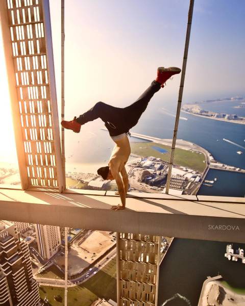 Daring Russian Man Takes Stunning Pictures From The Rooftops Of Skyscrapers (33 pics)