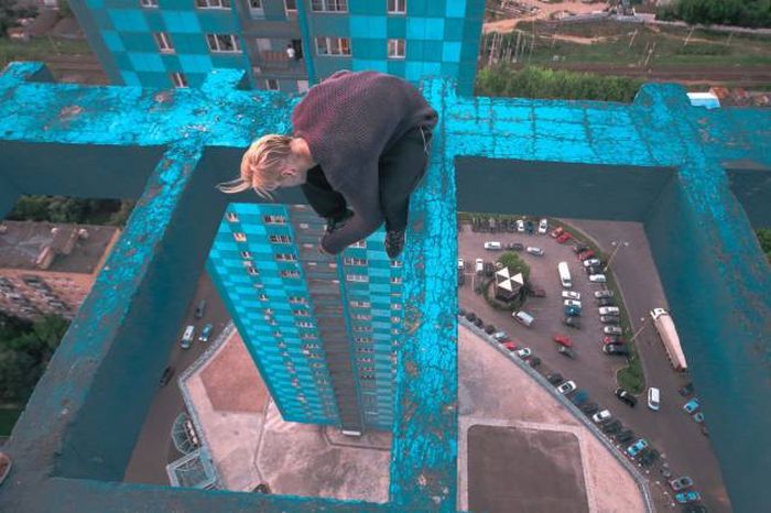 Daring Russian Man Takes Stunning Pictures From The Rooftops Of Skyscrapers (33 pics)