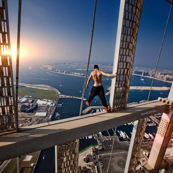 Daring Russian Man Takes Stunning Pictures From The Rooftops Of Skyscrapers (33 pics)
