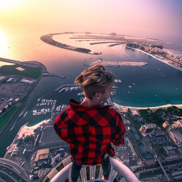 Daring Russian Man Takes Stunning Pictures From The Rooftops Of Skyscrapers (33 pics)