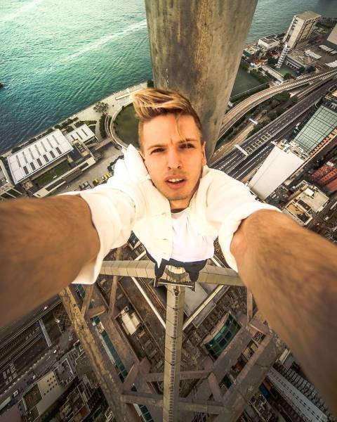 Daring Russian Man Takes Stunning Pictures From The Rooftops Of Skyscrapers (33 pics)