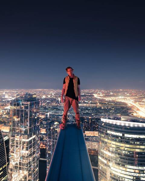 Daring Russian Man Takes Stunning Pictures From The Rooftops Of Skyscrapers (33 pics)