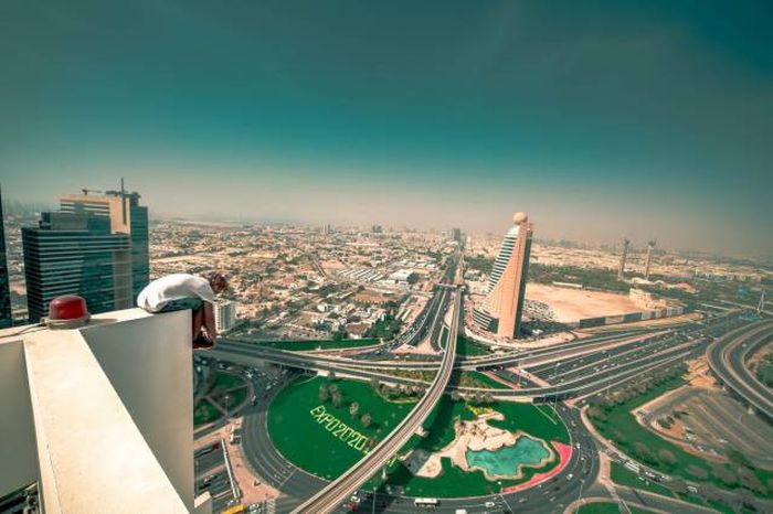 Daring Russian Man Takes Stunning Pictures From The Rooftops Of Skyscrapers (33 pics)