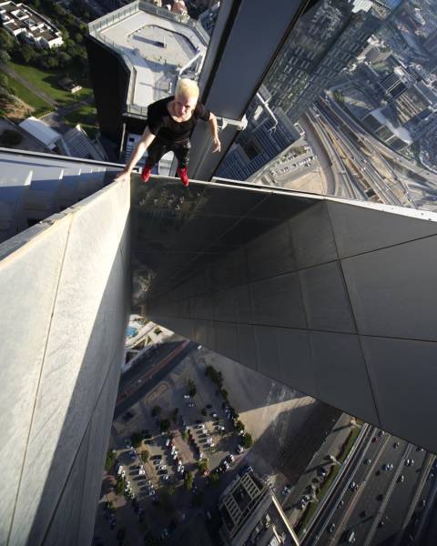 Daring Russian Man Takes Stunning Pictures From The Rooftops Of Skyscrapers (33 pics)
