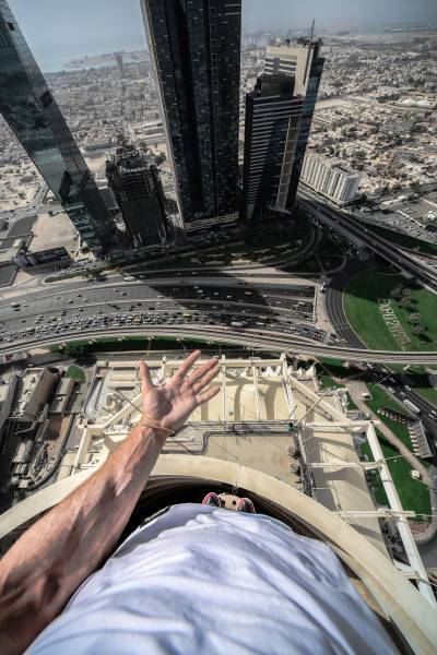 Daring Russian Man Takes Stunning Pictures From The Rooftops Of Skyscrapers (33 pics)