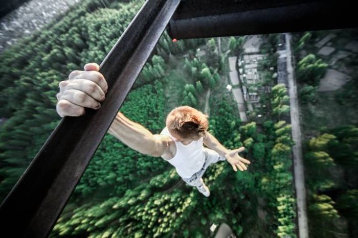 Daring Russian Man Takes Stunning Pictures From The Rooftops Of Skyscrapers (33 pics)