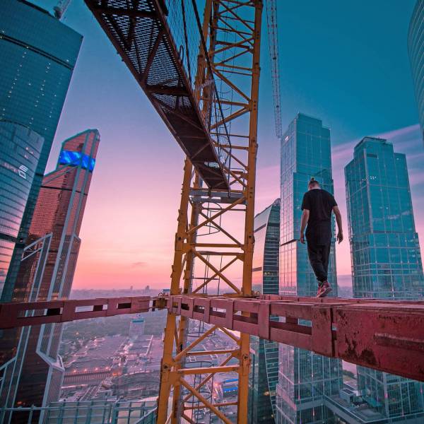 Daring Russian Man Takes Stunning Pictures From The Rooftops Of Skyscrapers (33 pics)